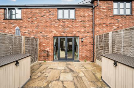 1432812-4-69c2c15...