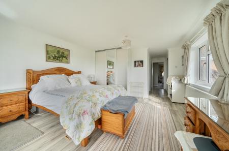 1431850-5-69c182b...