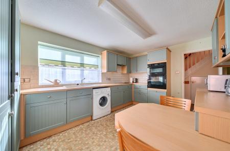 1406119-4-697a11b...