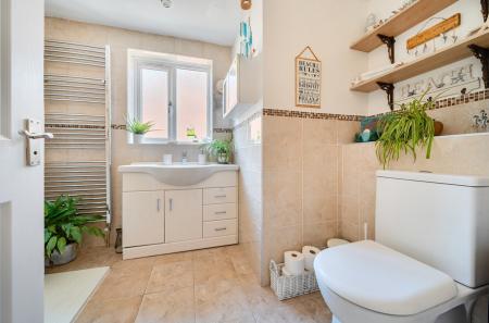 1439273-9-69ce7f8...