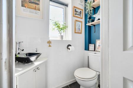 1439273-19-69ce80...