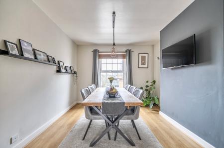 1405930-15-698202...