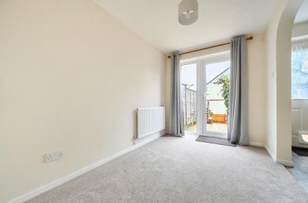 1442611-4-69de252...