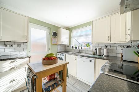 1410234-11-698625...