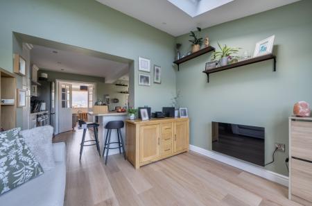 1429031-7-69b45da...