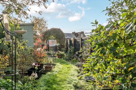 1371097-4-68f8aa0...