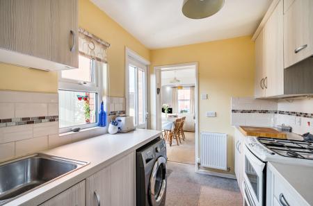 1371097-11-68f8aa...