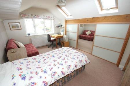 Master Suite with ensuite & dressing room