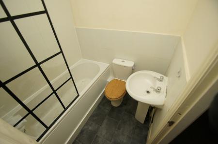 Cambridge Road, Ellesmere Port, Cheshire. CH65