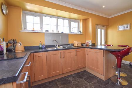 30 Barrowmoor Road Kitchen a.jpg