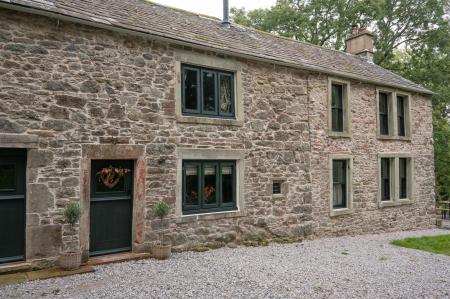 Castlehowe Outside c.jpg