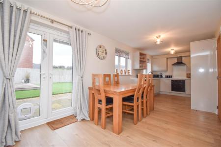 21 Tulip Gardens Kitchen-Dining-Day Room.jpg