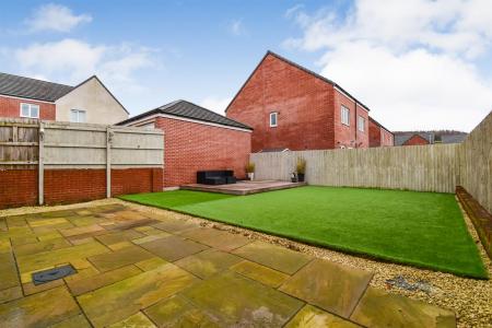 21 Tulip Gardens Rear Garden b.jpg