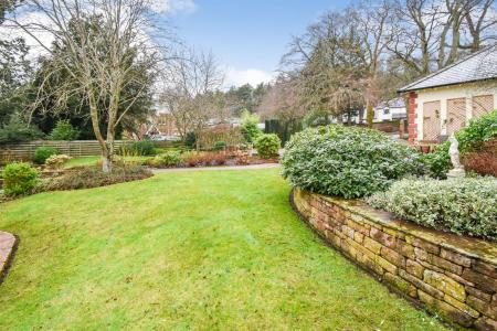 3 Penbury House Front Garden a.jpg