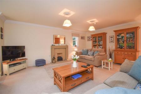 3 Penbury House Living Room b.jpg