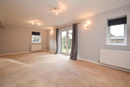 46 Norfolk Place Living Room C.jpg