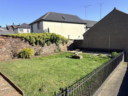 diamond cottage front grass.jpeg