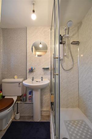 4 Fellside Terrace Shower Room b.jpg