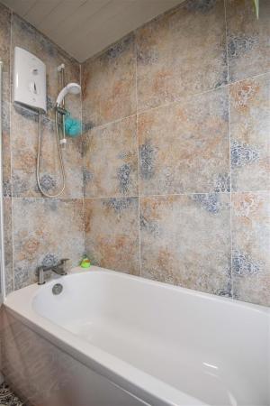 44 Foster Street Bathroom B.jpg