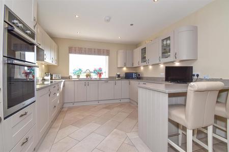 18 Beckside Kitchen c.jpg
