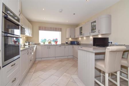 18 Beckside Kitchen c.jpg