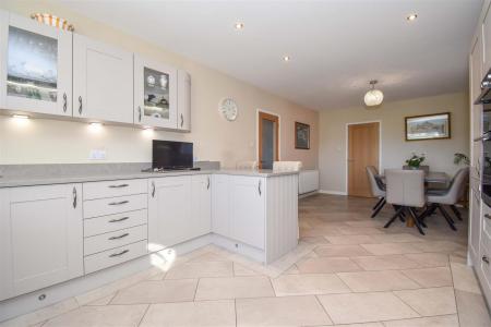 18 Beckside Kitchen b.jpg