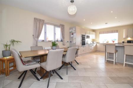 18 Beckside Dining Kitchen A.jpg