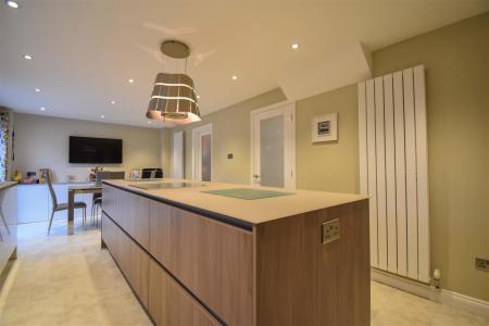 15 Juniper Way Dining Kitchen B.jpg