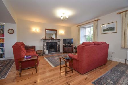 Kangaroo House Living Room A.jpg