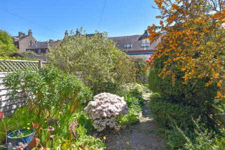 8 Croft Avenue Garden B.jpg