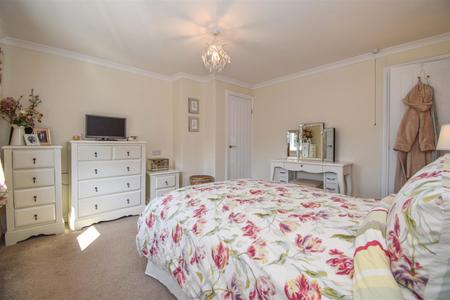 16 Garden Close Bedroom 1 b.jpg