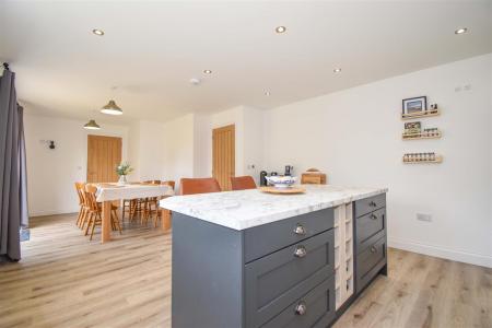 5 Woodland Way Kitchen C.jpg
