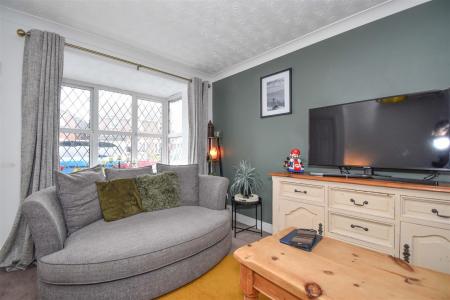 23 Balmoral Close Living Room C.jpg