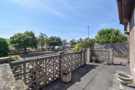 5 White Ox Way Patio.jpg