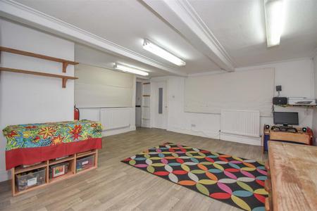19 Queen Street Room 1 b.jpg