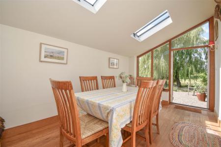 Garden/Dining Room