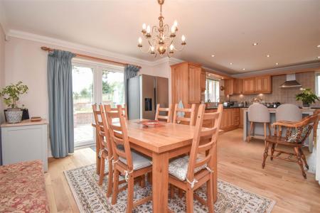 37 Otters Holt Dining Room.jpg