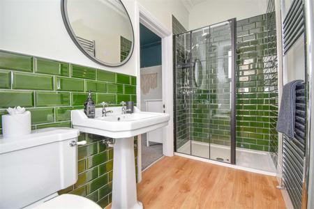 29 Victoria Road Bedroom 1 En-Suite.jpg