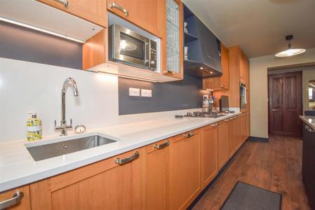 9 Holyoake Terrace Breakfast Kitchen B.jpg