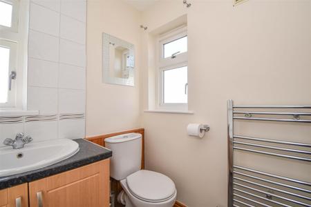 11 Milner Mount Bathroom
