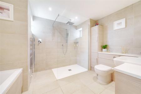 En-Suite Bathroom