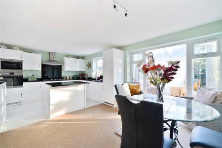 Kitchen/Dining