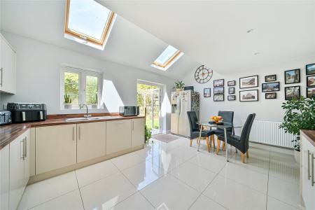 Kitchen/Breakfast Rm