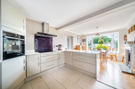 Kitchen/ Dining Room