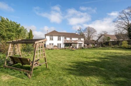 Garden & Rear Aspect