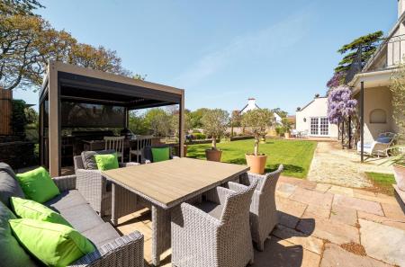 Outdoor Kitchen