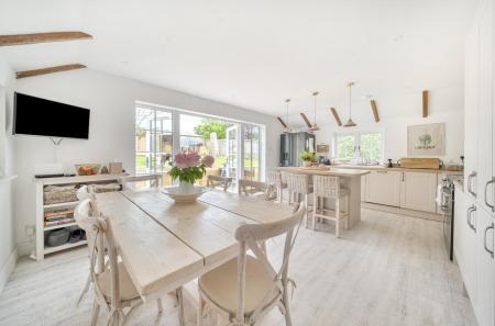 Kitchen/Breakfast Rm