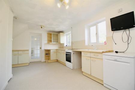 kitchen diner 2 .jpeg