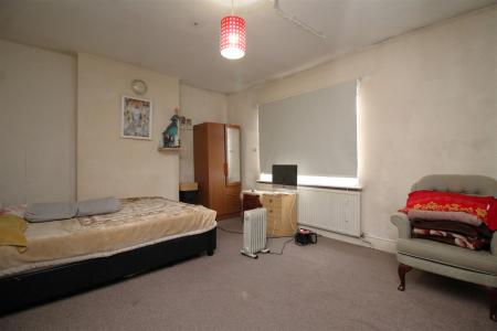 bedroom 1 .JPG
