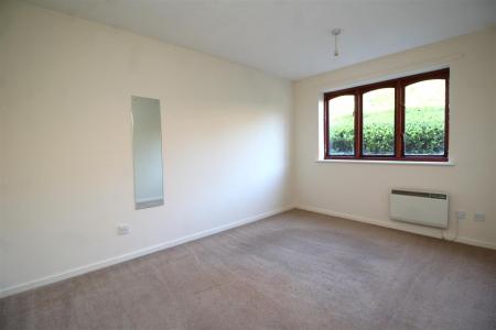 bedroom 1 .JPG